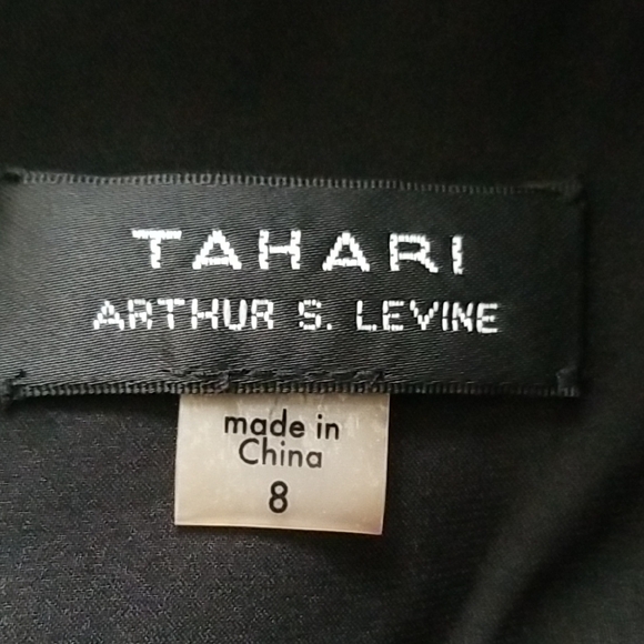 Elegant Black Dress with Lace Sleeves - Picture 6 of 7